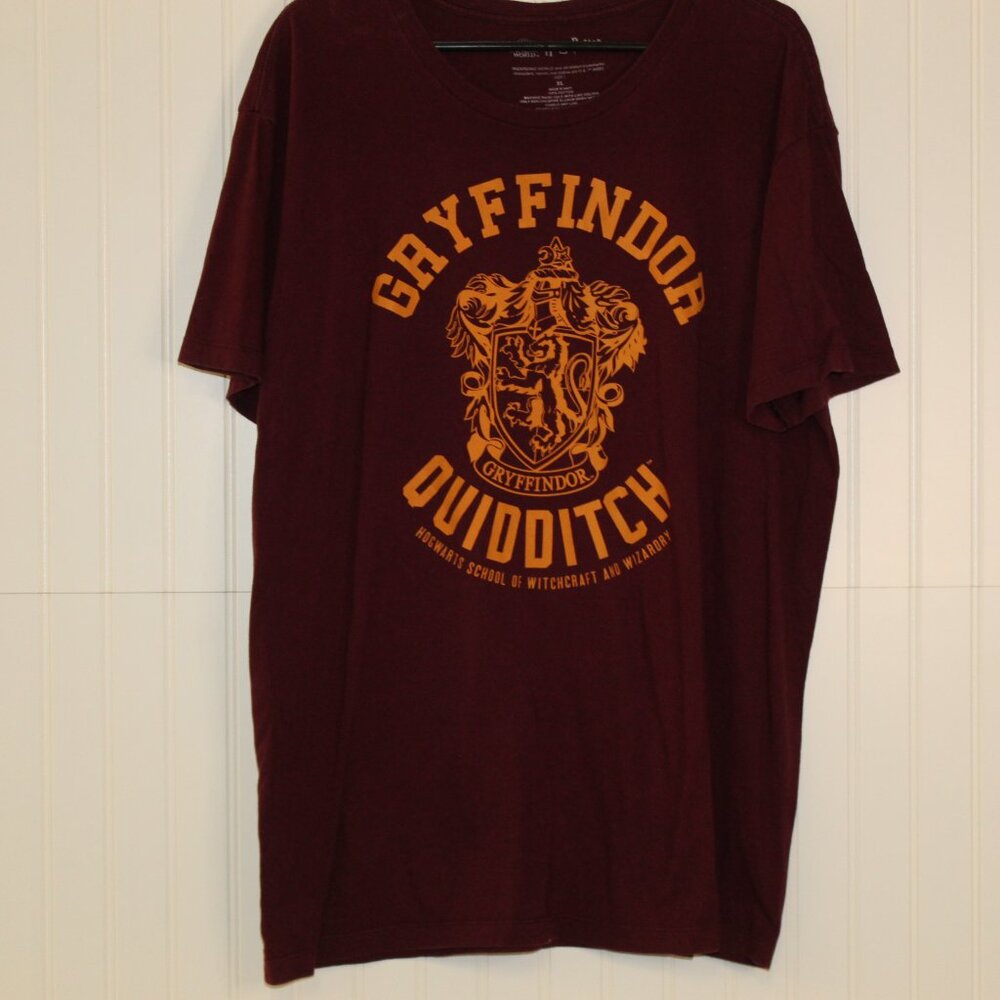 Harry Potter Gryffindor Quidditch Wizarding World of HP T-Shirt Size XL - Picture 2 of 13